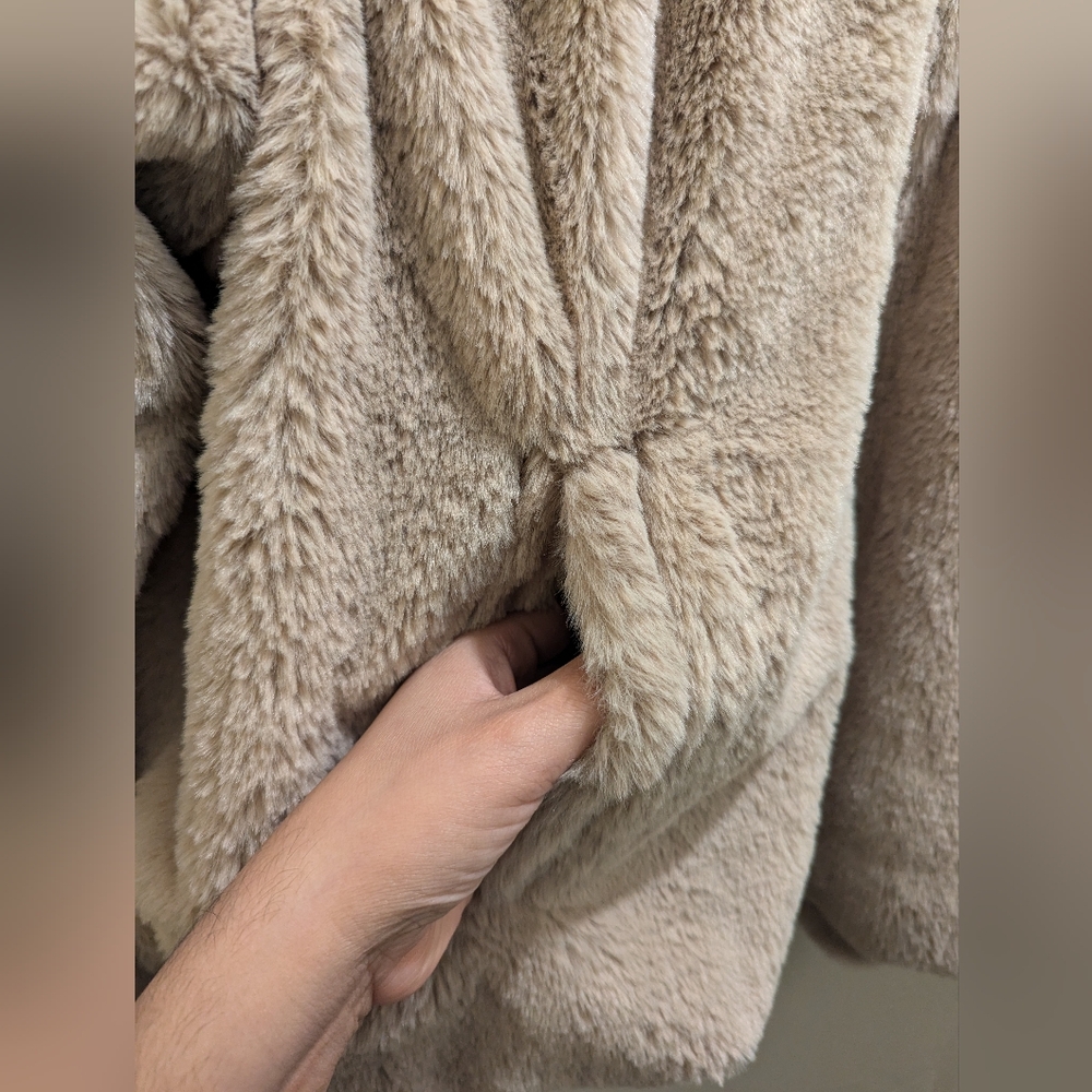 Forever 21 Beige Plush Faux Fur Zip-Up Hoodie Teddy Jacket Women's Plus- 2X - Picture 5 of 16